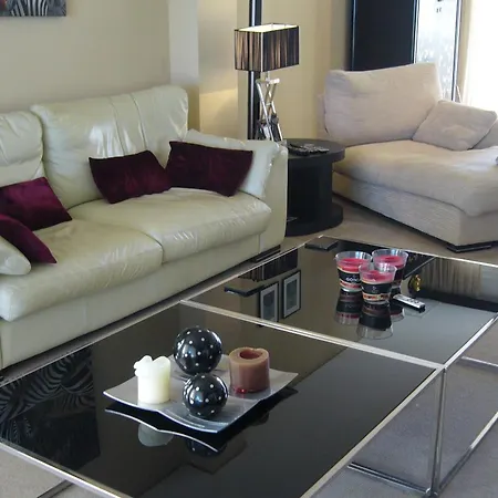 Lovely 3 Bed Ground Floor Corner In Prestige Complex Appartement *
